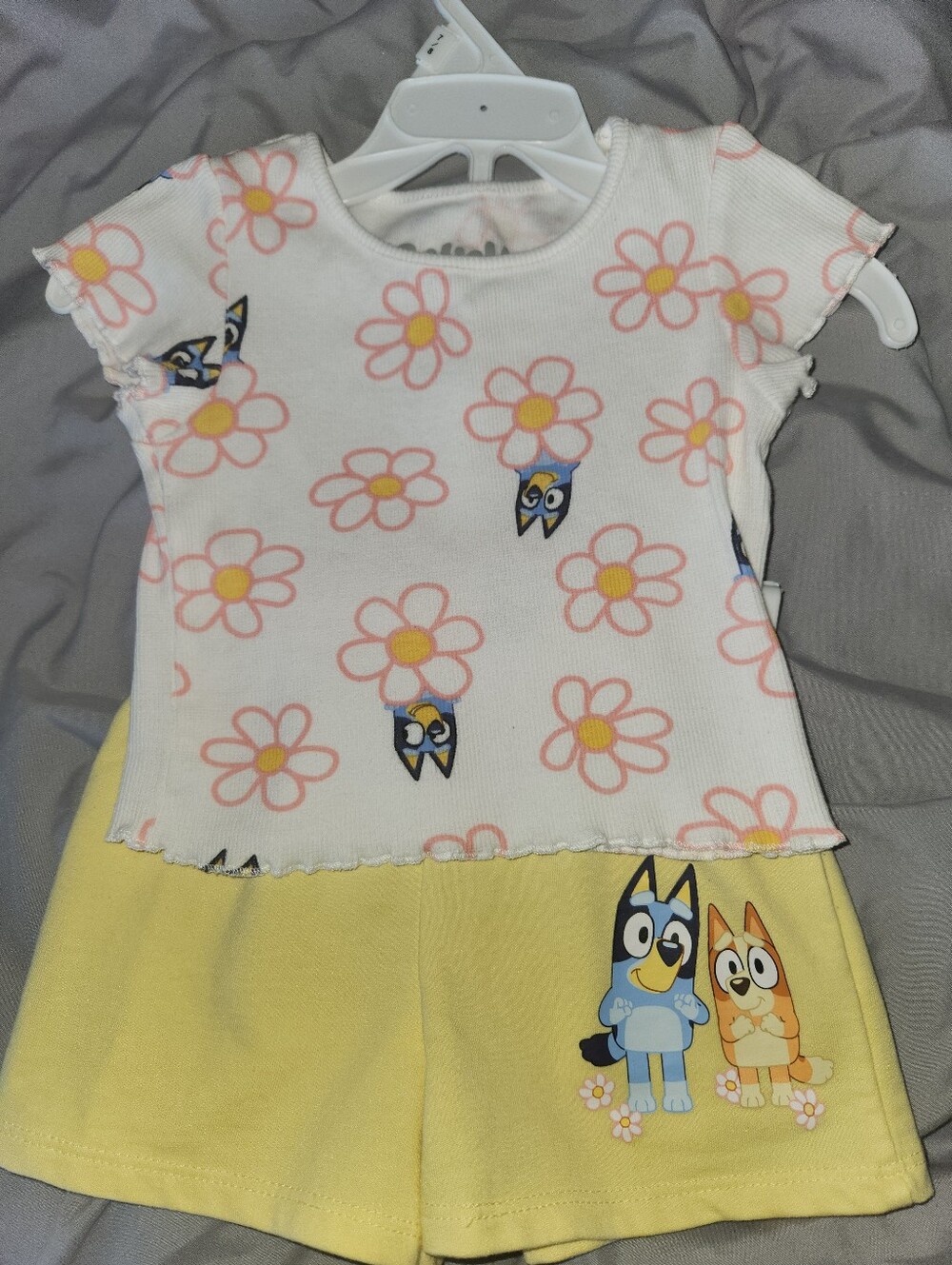 Bluey Girls Flower Tee & Matching Yellow Shorts Set, Girls  3T, EUC